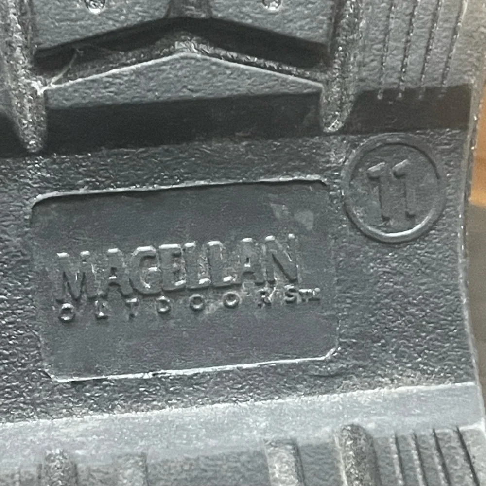 Magellan Girls suede snow boots. Size 11. Black gray faux-fur. Thinsulate. Used.